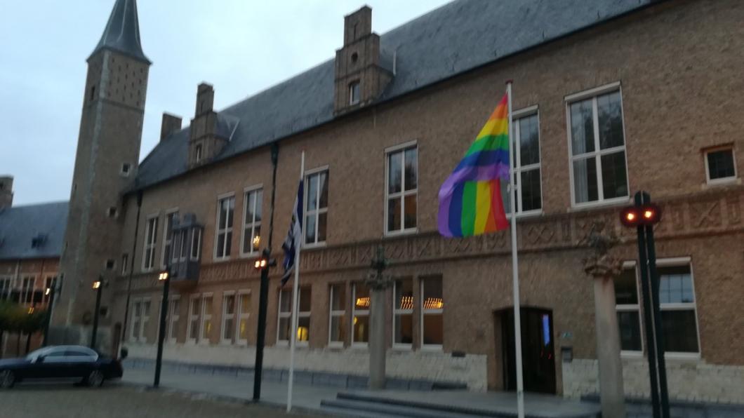 regenboogvlag provincie coming out dag 2019.jpg