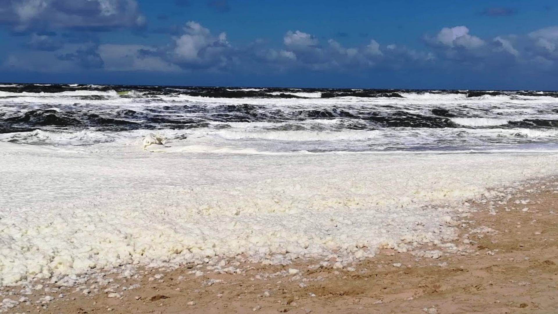 zee strand en golven oostkapelle.jpg